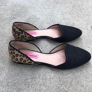 Betsey Johnson Black/Leopard Flats